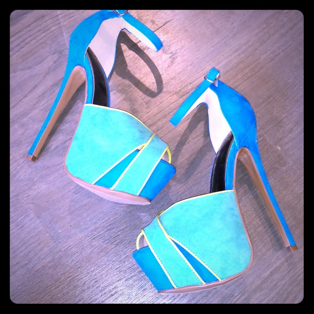 Super cute super comfy platform heel